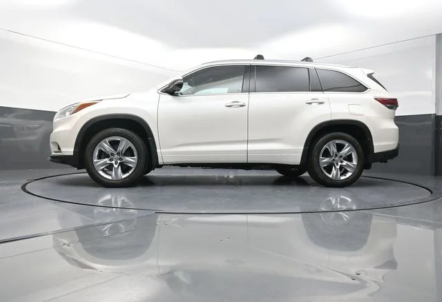 Used 2015 White Toyota Limited image 34