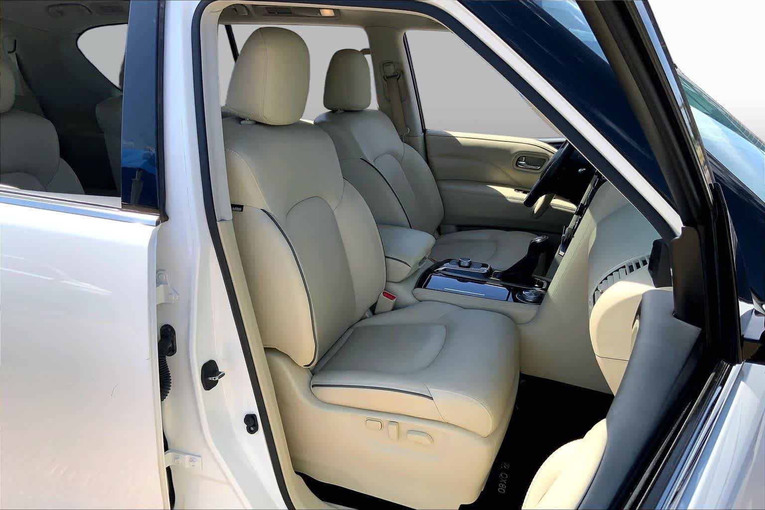 Used 2022 Moonstone White INFINITI LUXE image 9