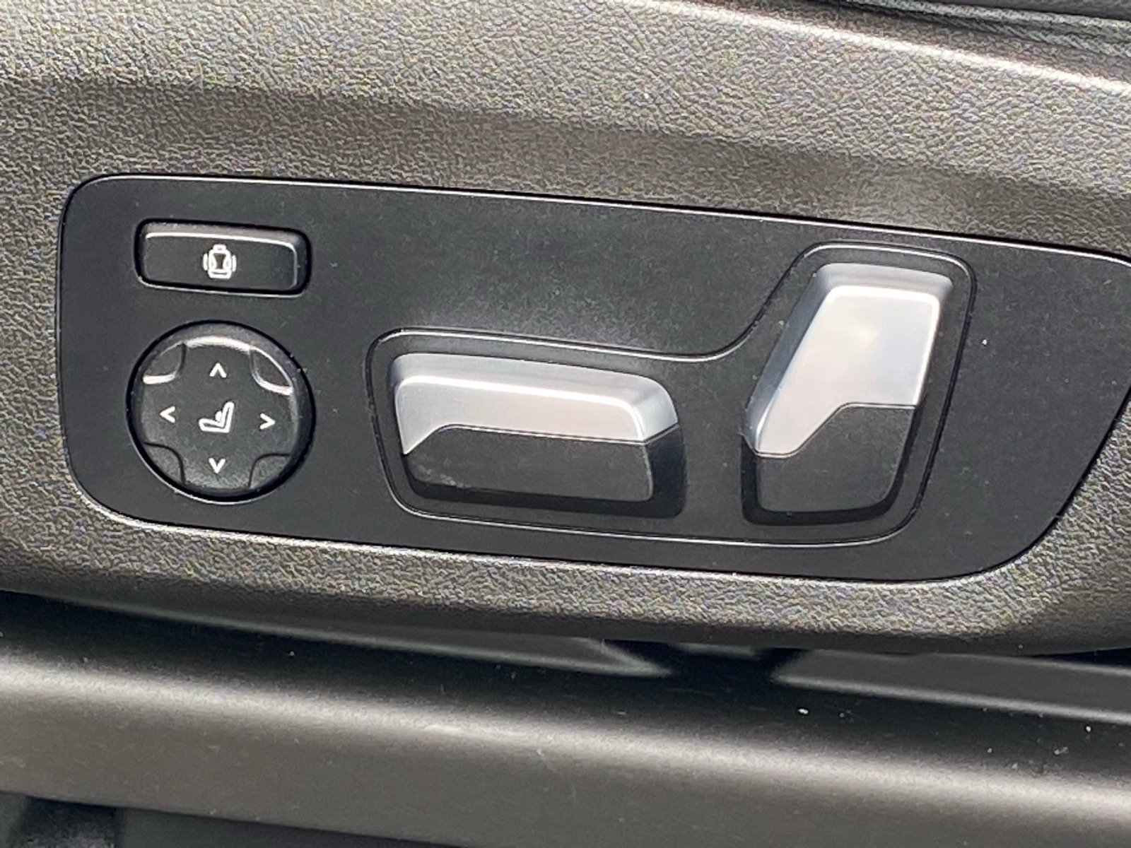 Used 2018 White BMW xDrive30i image 13