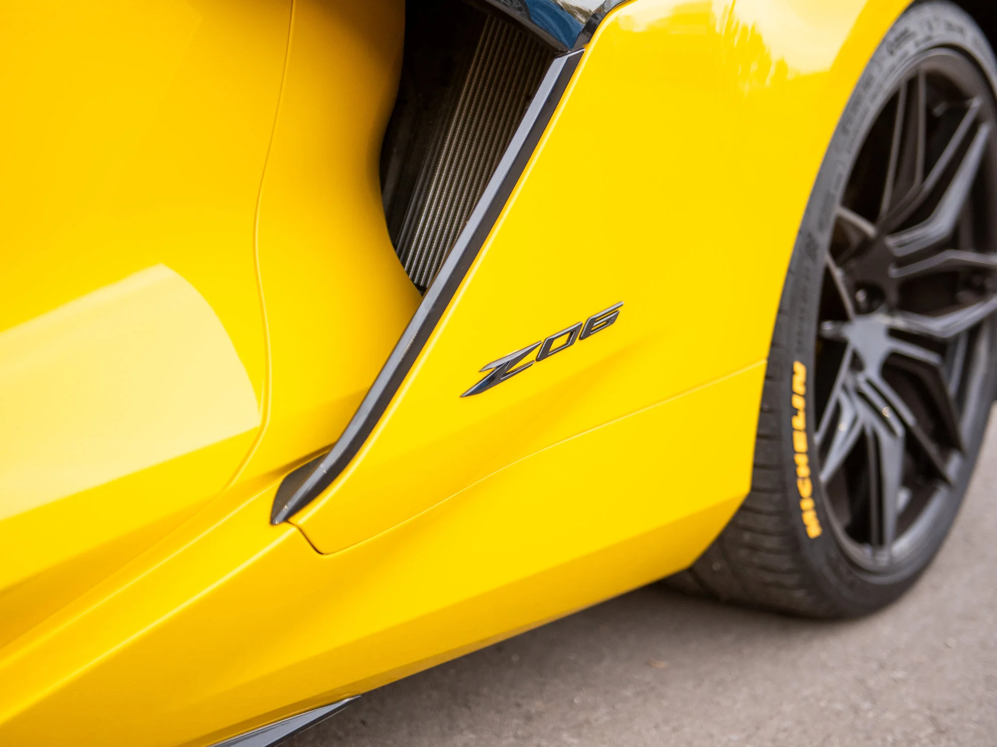 Used 2025 Yellow Chevrolet Z06 3LZ*, 670HP, Front Lift, Carbon Fibre Interior image 10