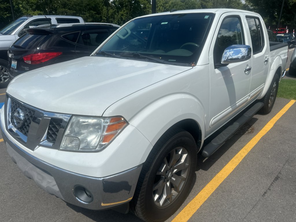Used 2019 Glacier White Nissan SL image 3