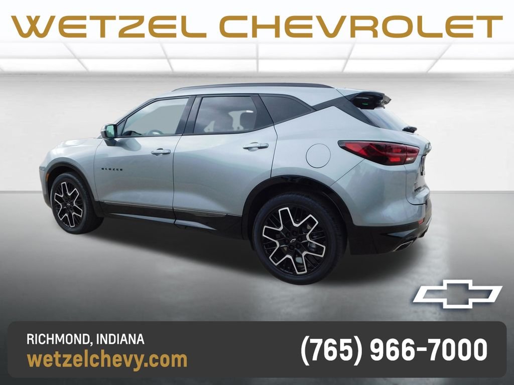 Used 2025 Gray Chevrolet RS image 5