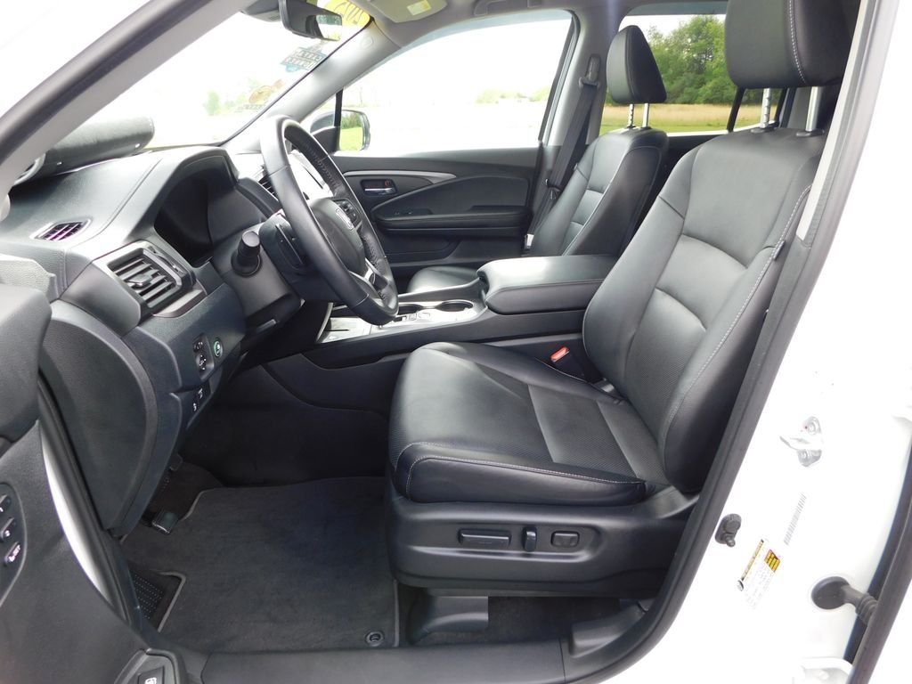Used 2025 White Honda RTL image 18