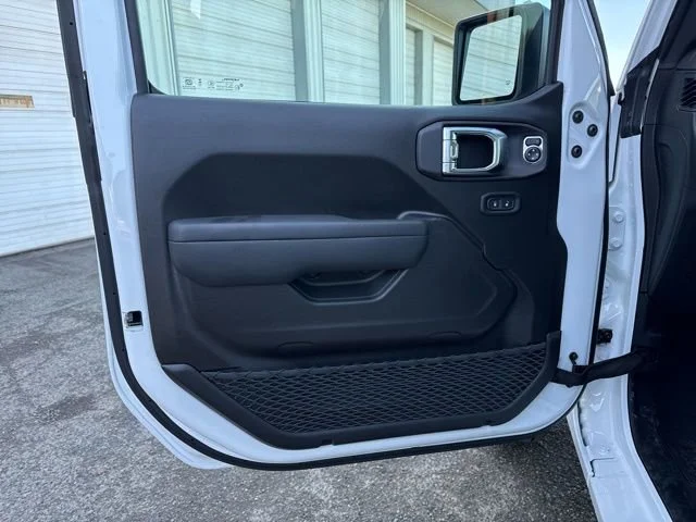 New 2026 Bright White Clear-Coat Exterior Paint Jeep Sport S image 16