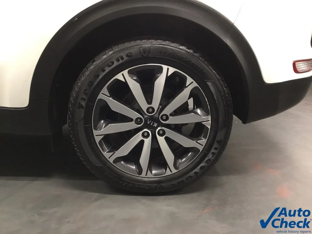 Used 2018 White Kia EX image 19