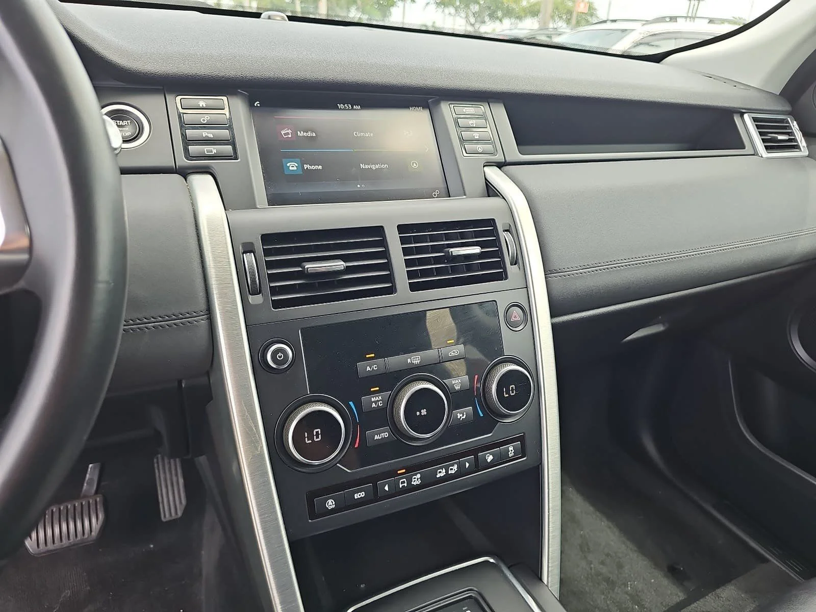 Used 2018 Gray Land Rover SE image 20