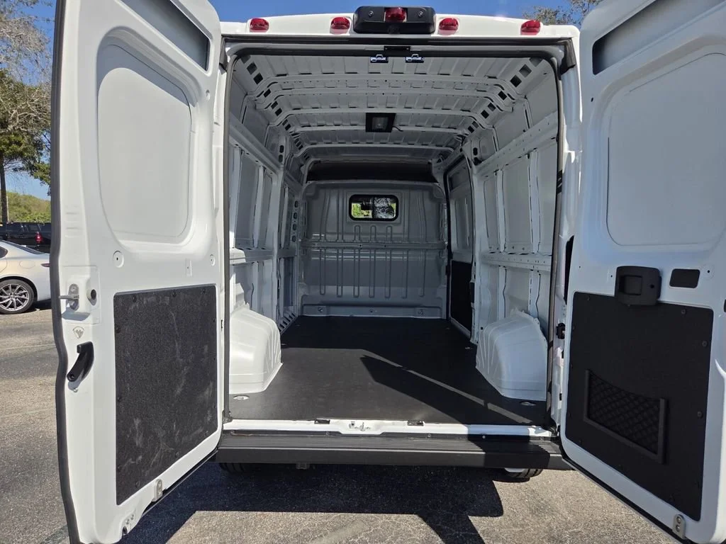 New 2026 Bright White Clear-Coat Exterior Paint RAM Tradesman image 17