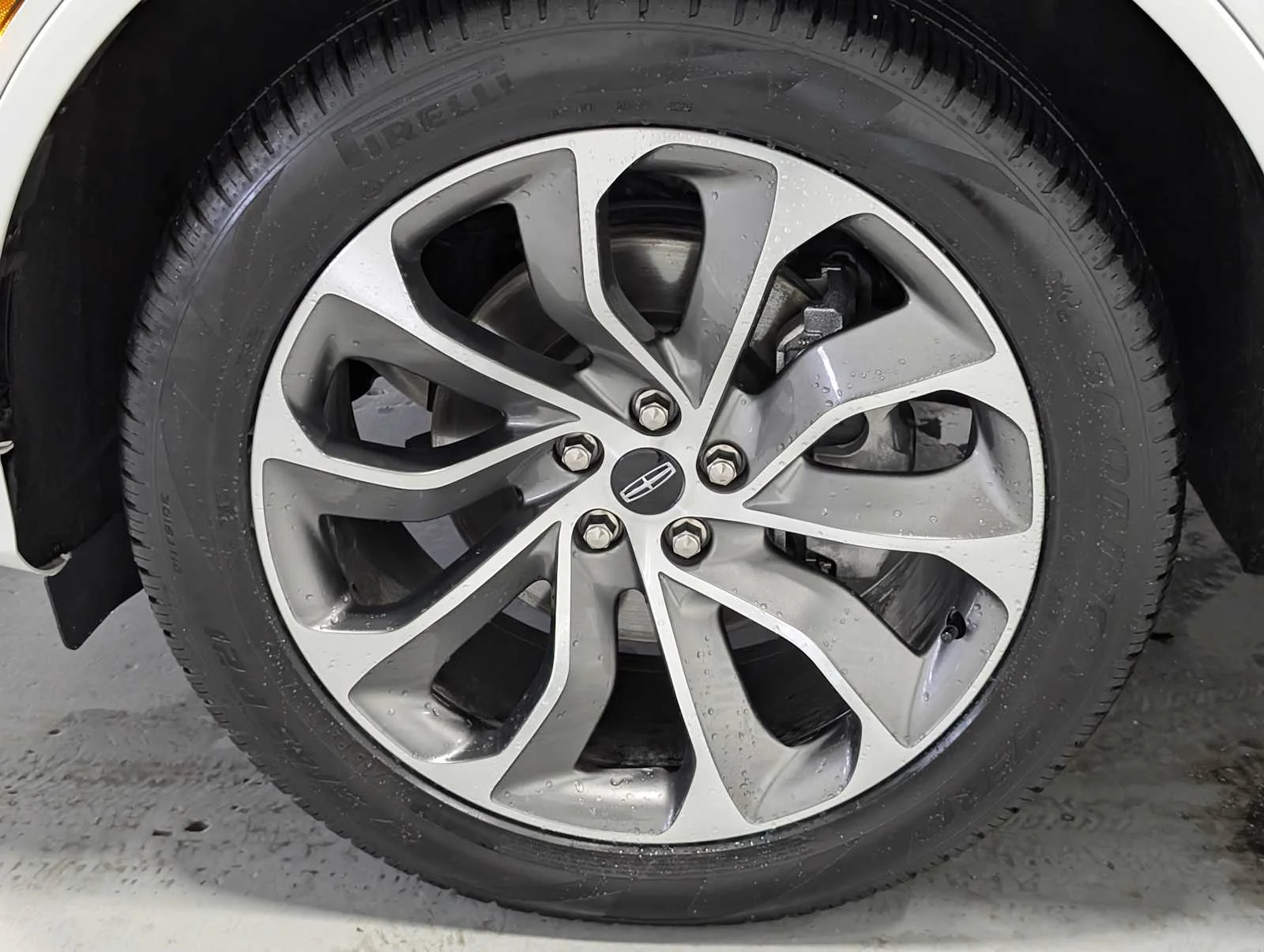 Used 2025 Pristine White Metallic Tri-Coat Lincoln Premiere image 3