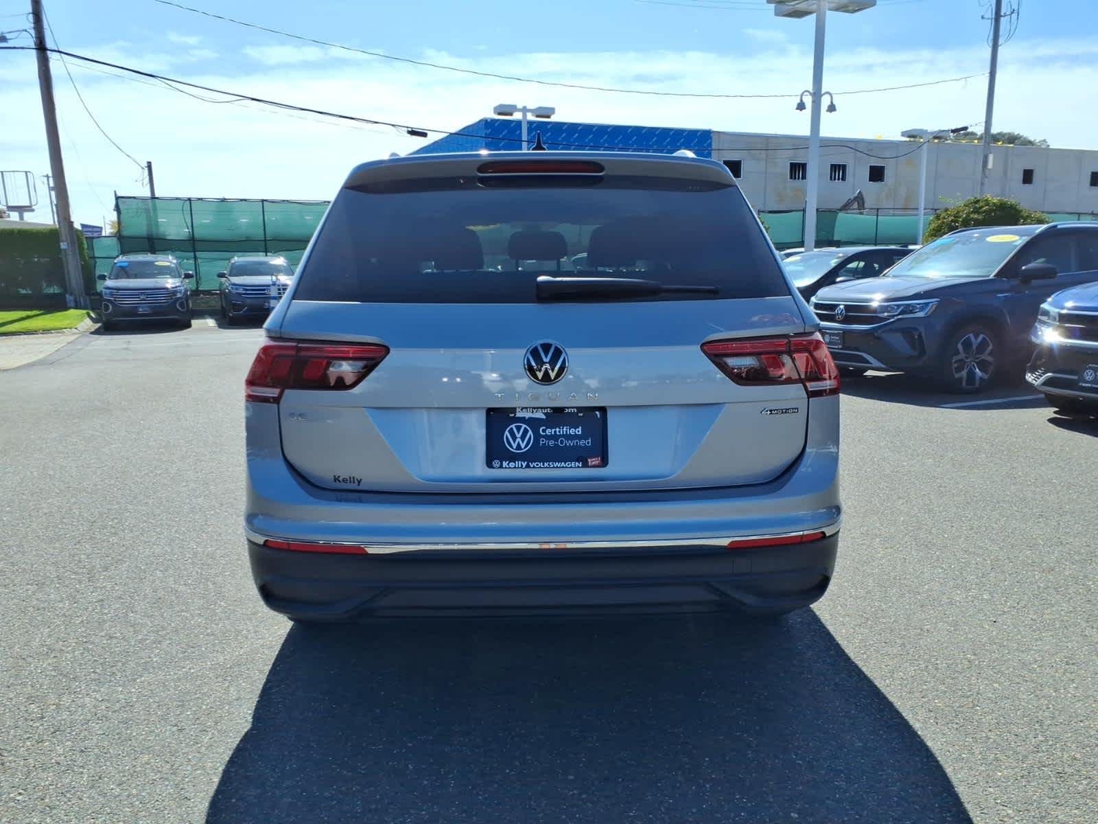 Certified Used 2023 PYRITE SILVER Volkswagen SE image 6