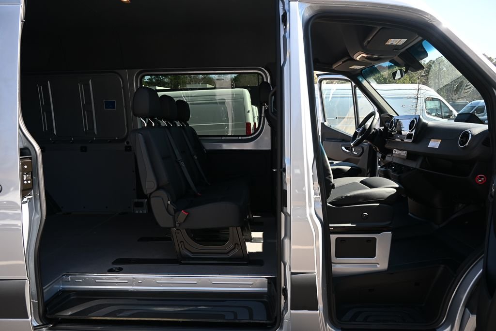 Used 2026 High-tech silver metallic Mercedes-Benz Crew 170 WB image 24