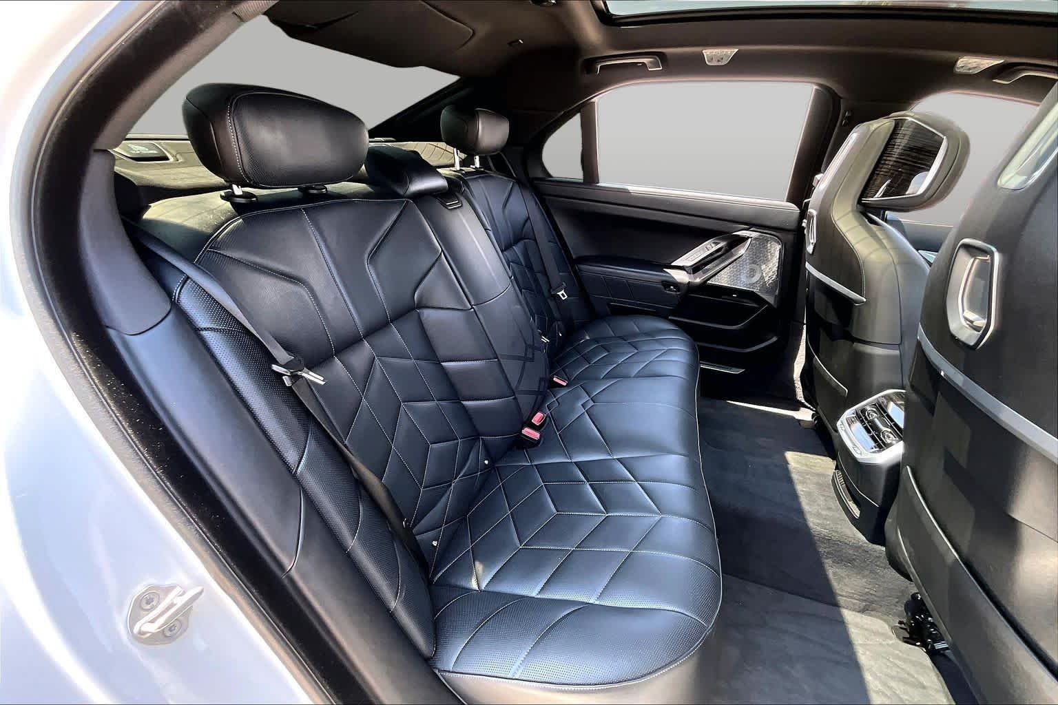 Used 2025 Mineral White Metallic BMW 750e xDrive image 19