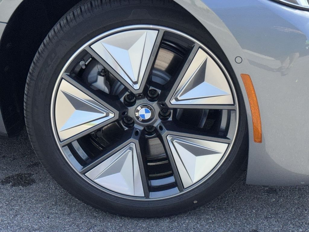 New 2026 Skyscraper Grey Metallic BMW xDrive40 image 19