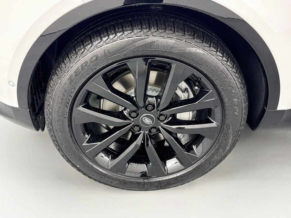 New 2026 Fuji White Land Rover Dynamic SE image 33