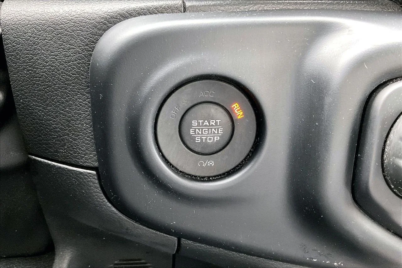 Used 2022 Gray Jeep Sport Altitude image 28