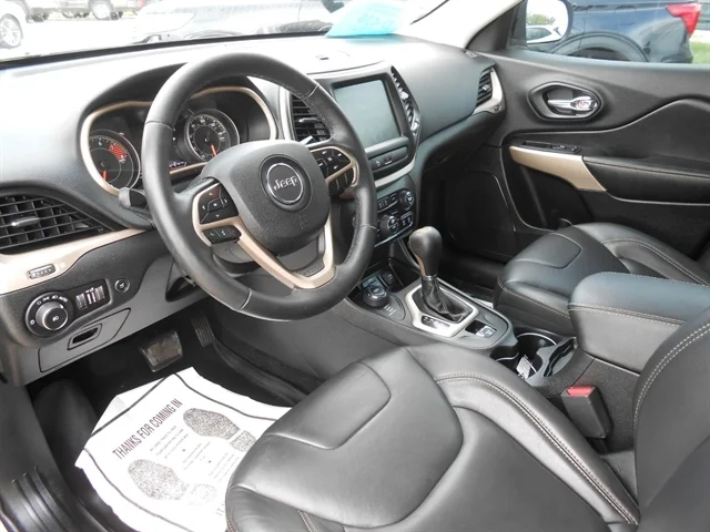 Used 2018 Granite Crystal Clearcoat Metallic JEEP Limited image 3