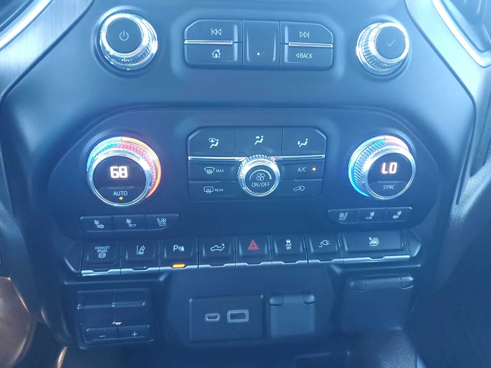 Used 2022 WHITE FROST TRICOAT GMC Denali image 26