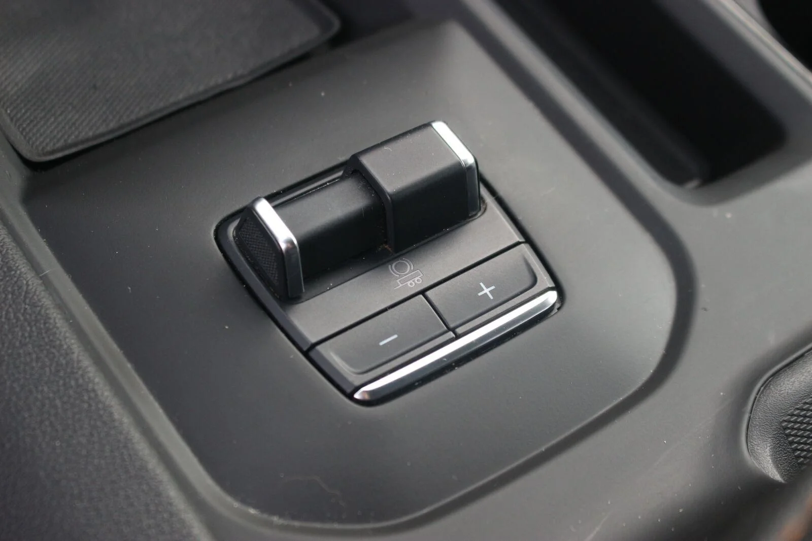 Used 2024 Summit White GMC AT4 image 23