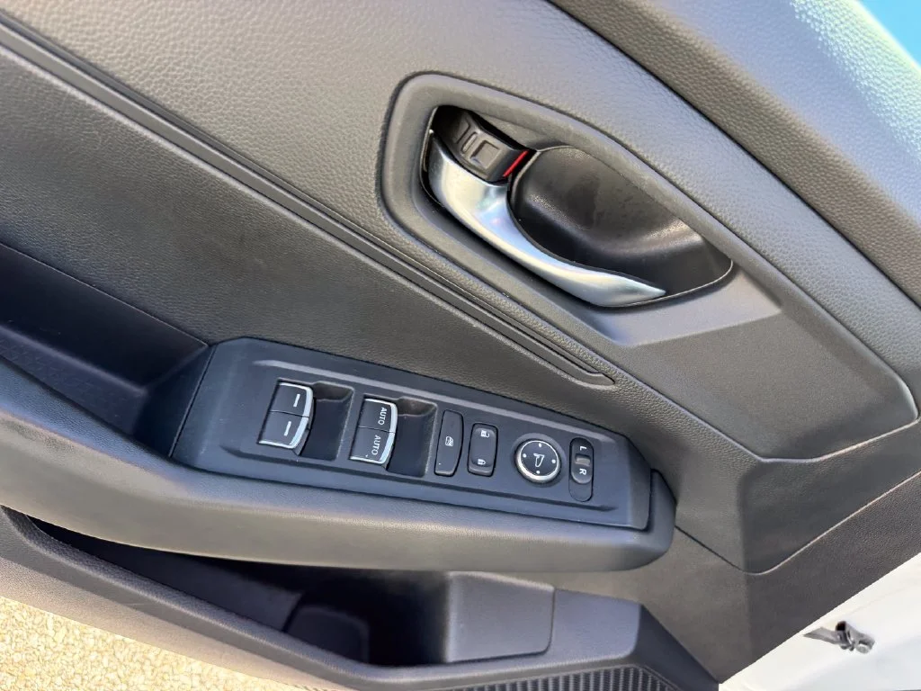 Used 2025 White Honda LX image 6