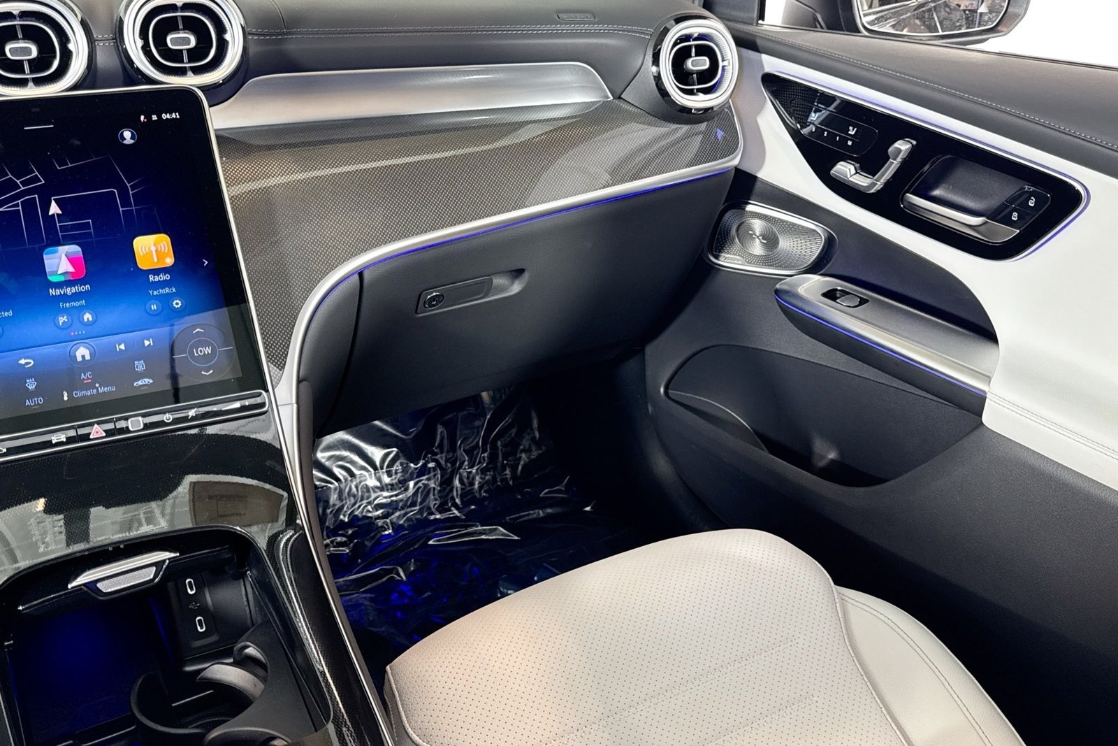 New 2026 Black Mercedes-Benz GLC 300 image 21
