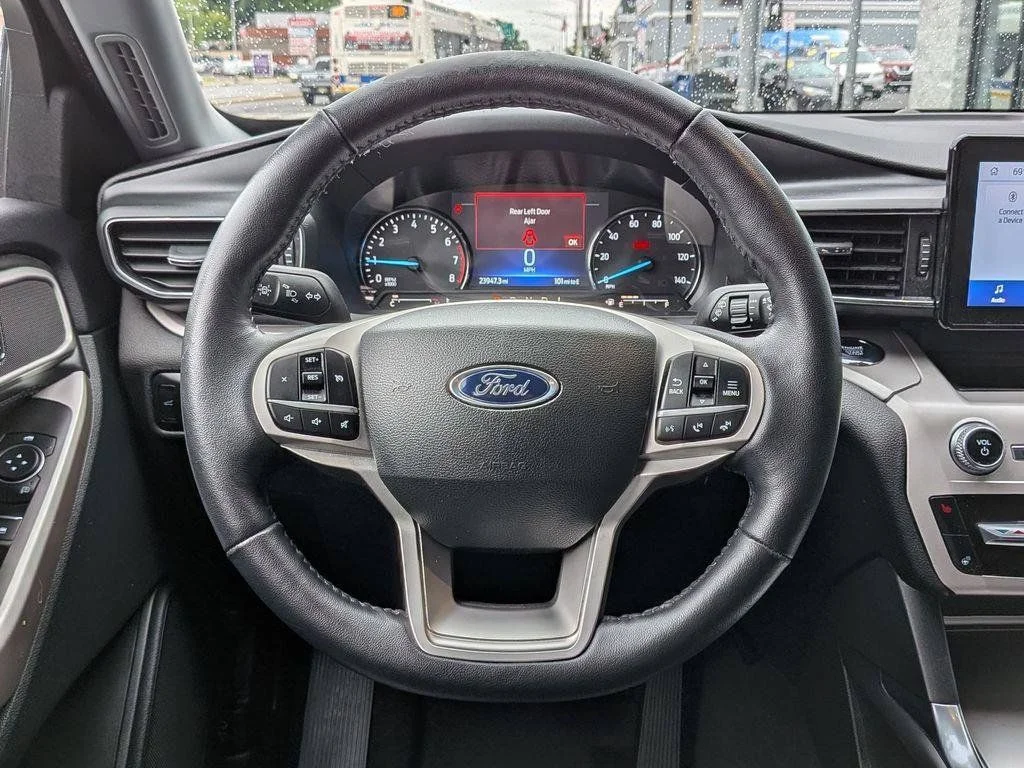Used 2023 Black Ford XLT image 15