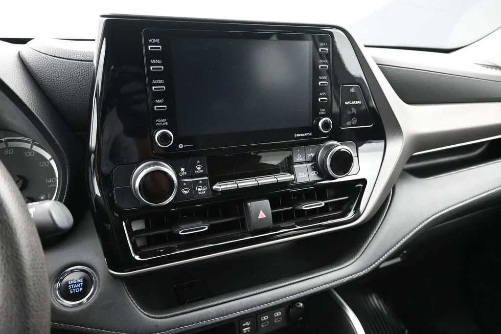 Used 2022 Silver Toyota L image 15