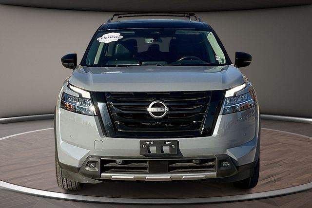 Used 2023 Gray Nissan Platinum image 3