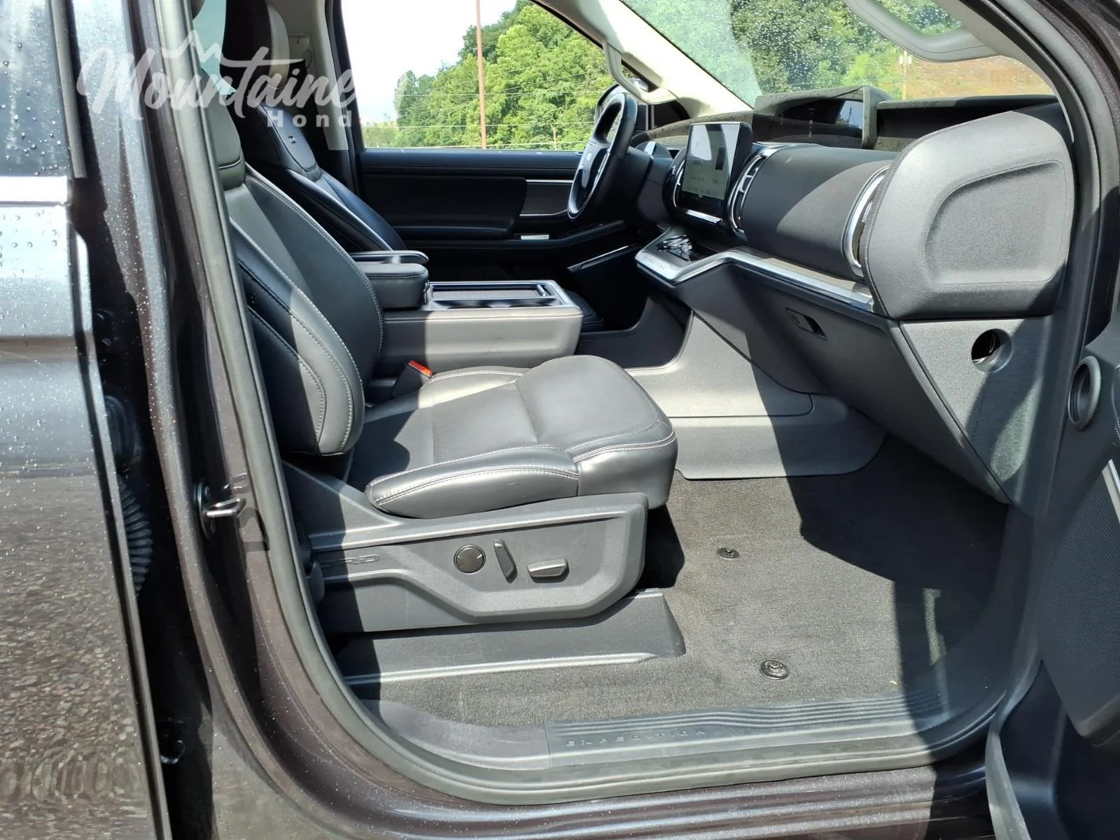 Used 2025 Dark Matter Gray Ford Platinum image 19