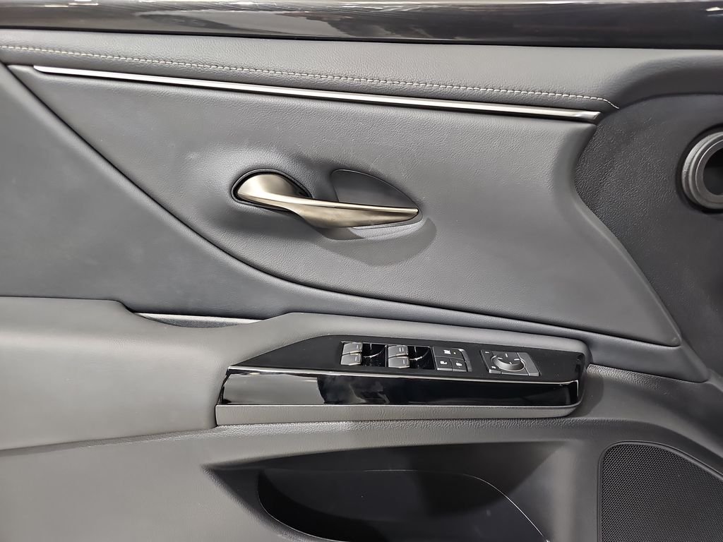 Used 2025 White Lexus 350 image 25