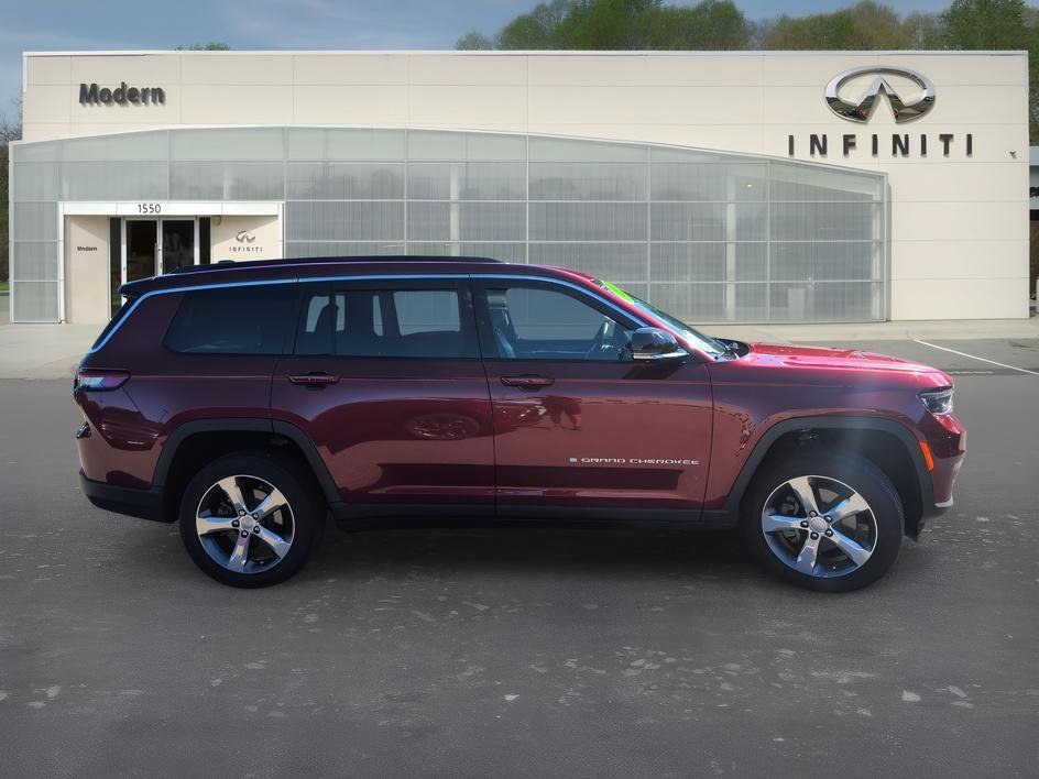 Used 2025 Velvet Red Pearlcoat Jeep Limited image 3