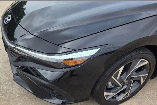 Used 2025 Black Hyundai SEL Sport image 12