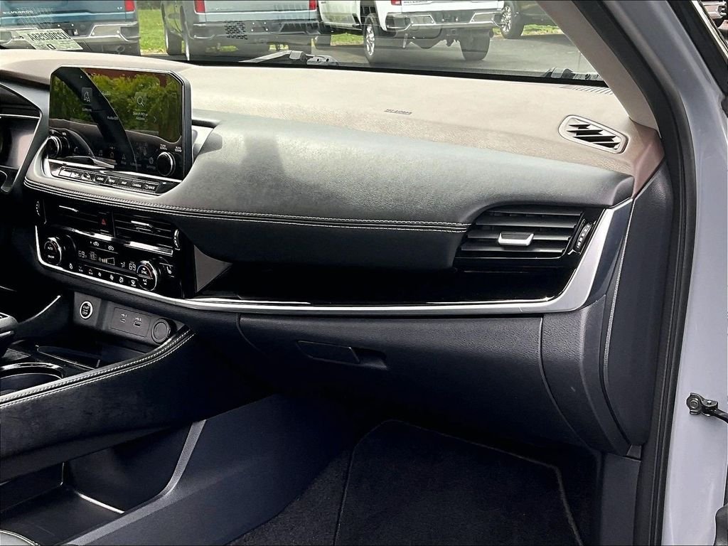 Used 2023 Gray Nissan SL image 13