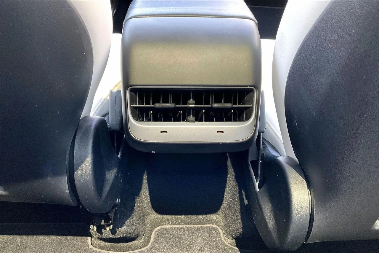 Used 2022  Tesla Long Range image 18