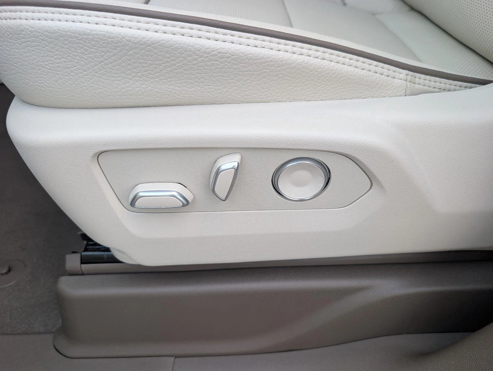 New 2026 Glacier White Tricoat GMC Denali image 15