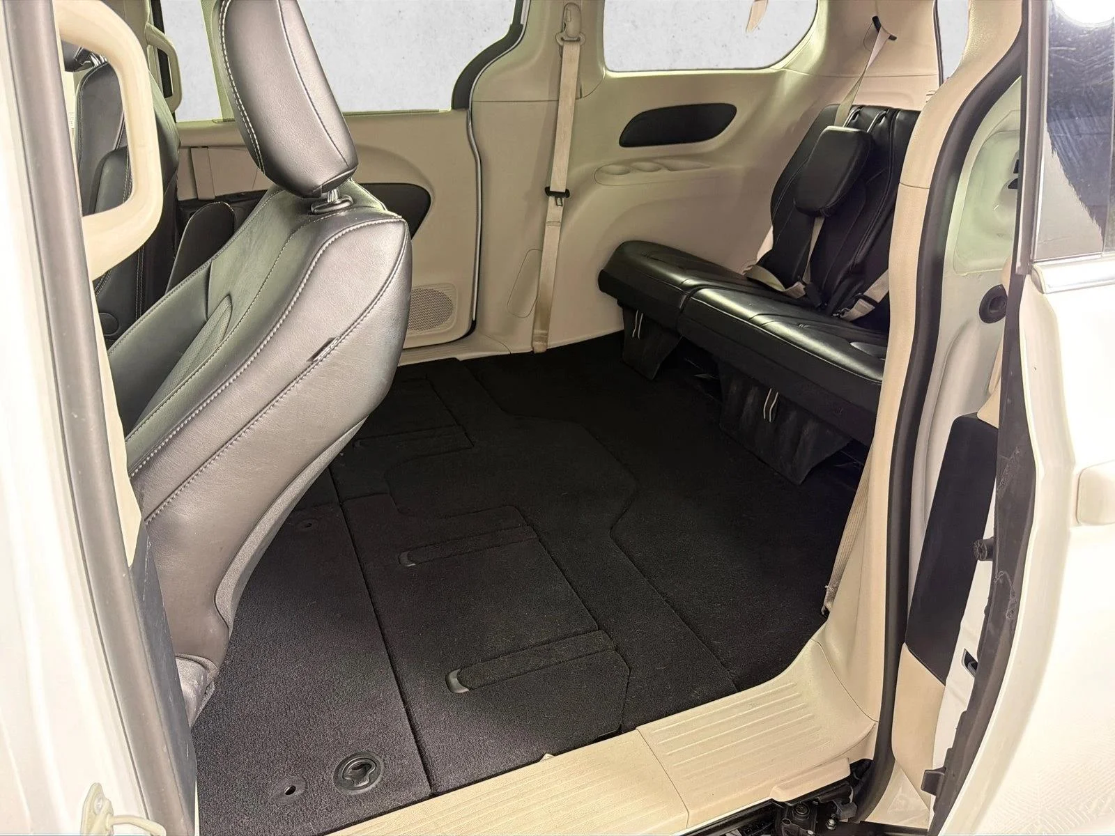 Used 2024 White Chrysler Touring L image 20
