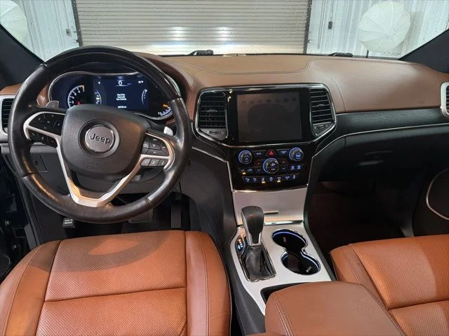 Used 2020 Diamond Black Crystal Pearlcoat Jeep Summit image 15
