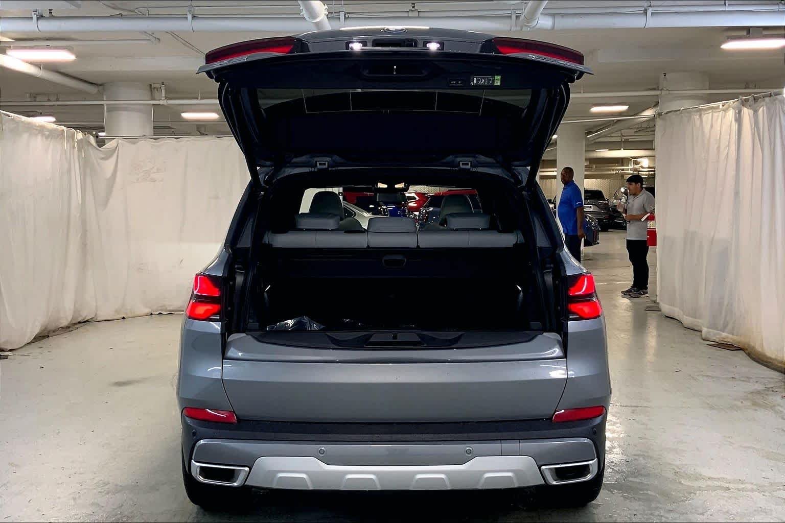 New 2026 Skyscraper Grey Metallic BMW xDrive50e image 20