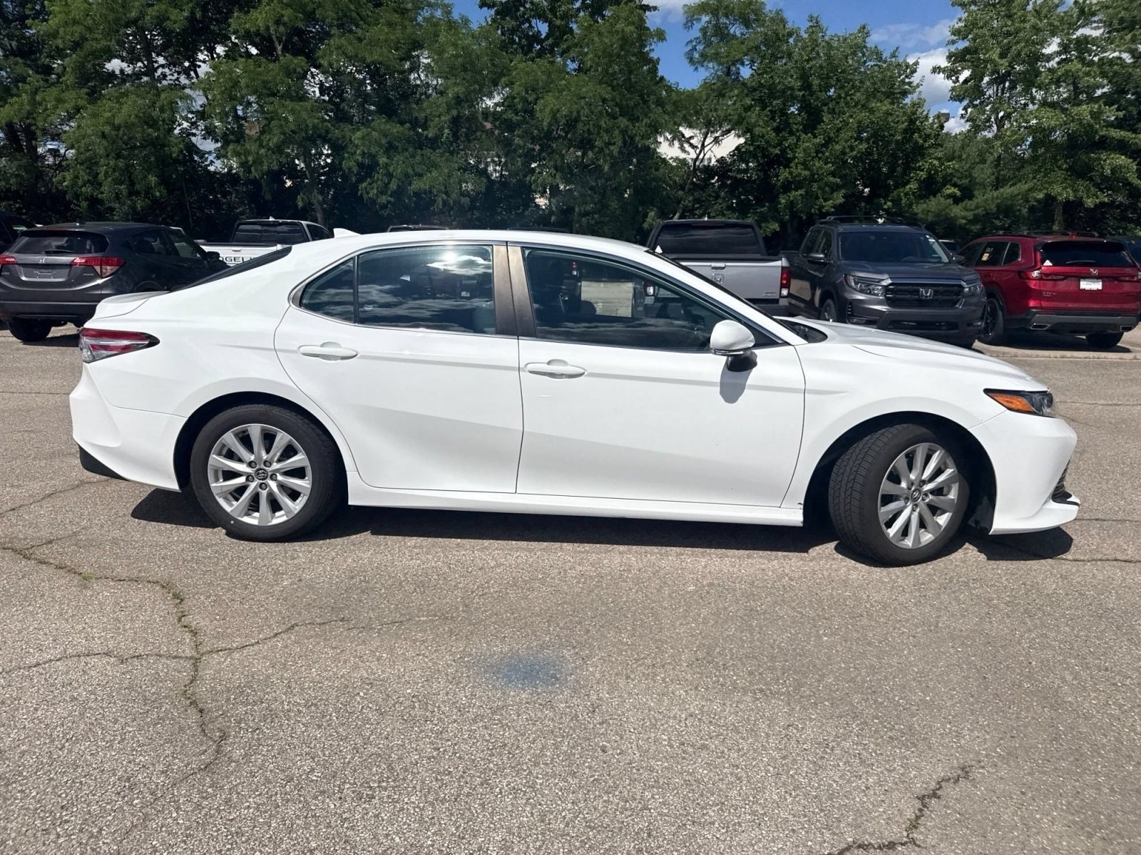 Used 2020 Super White Toyota LE image 27