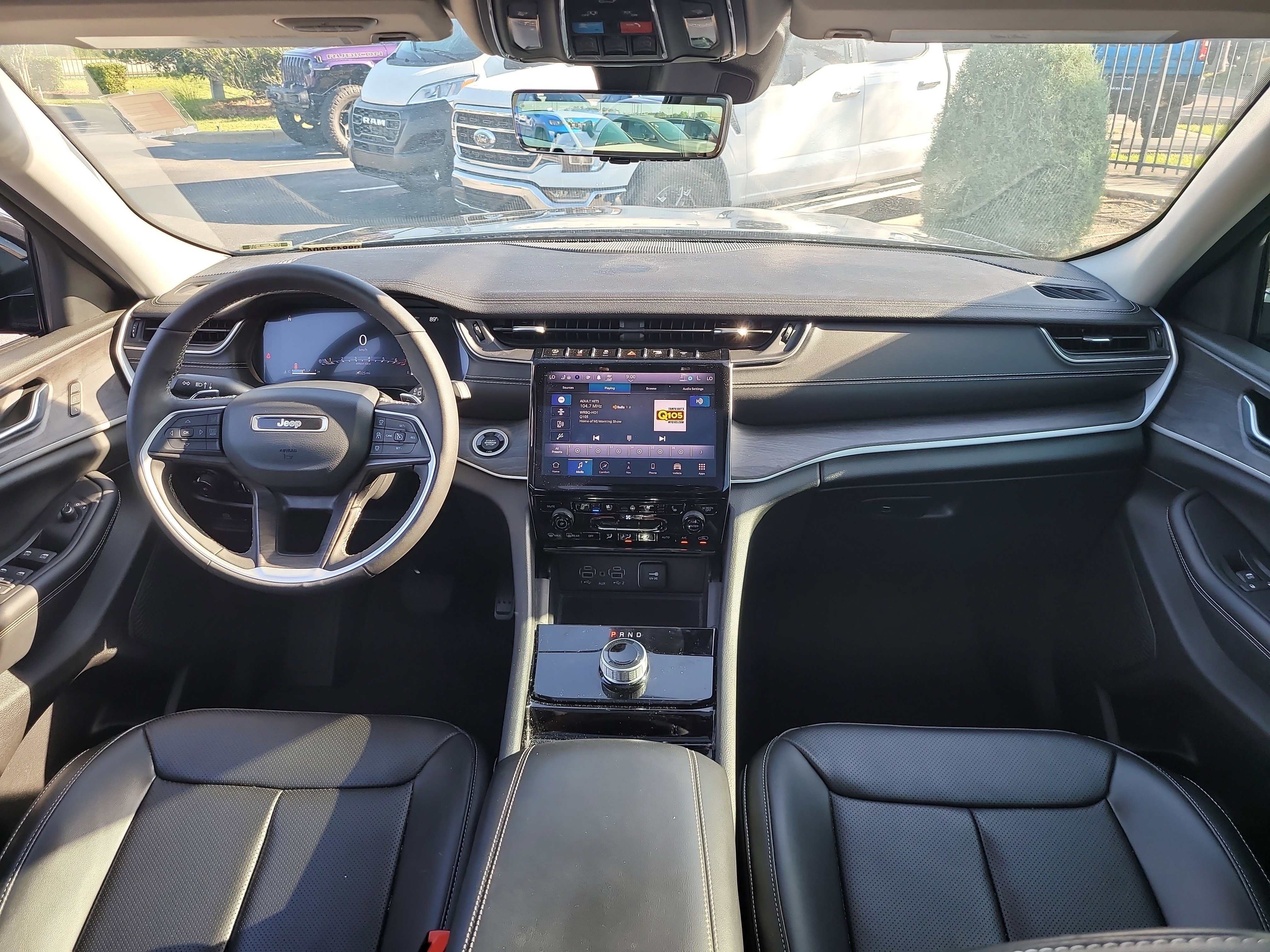 Used 2023 Diamond Black Crystal Pearlcoat Jeep Limited image 15