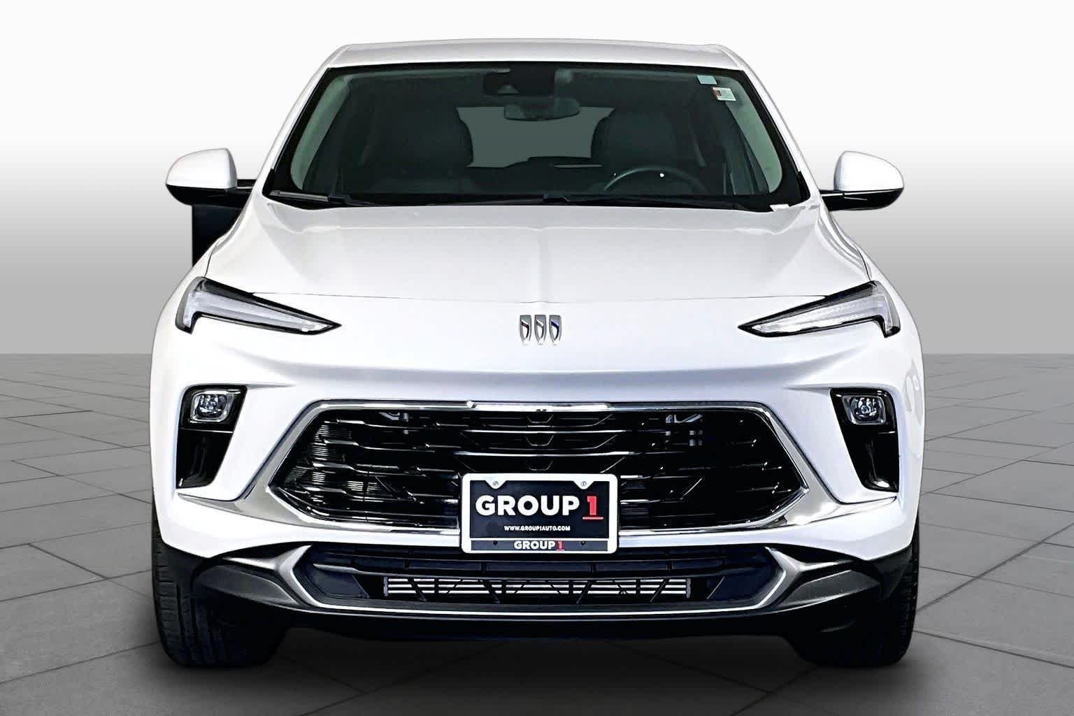 Used 2024 White Frost Tricoat Buick Preferred image 4