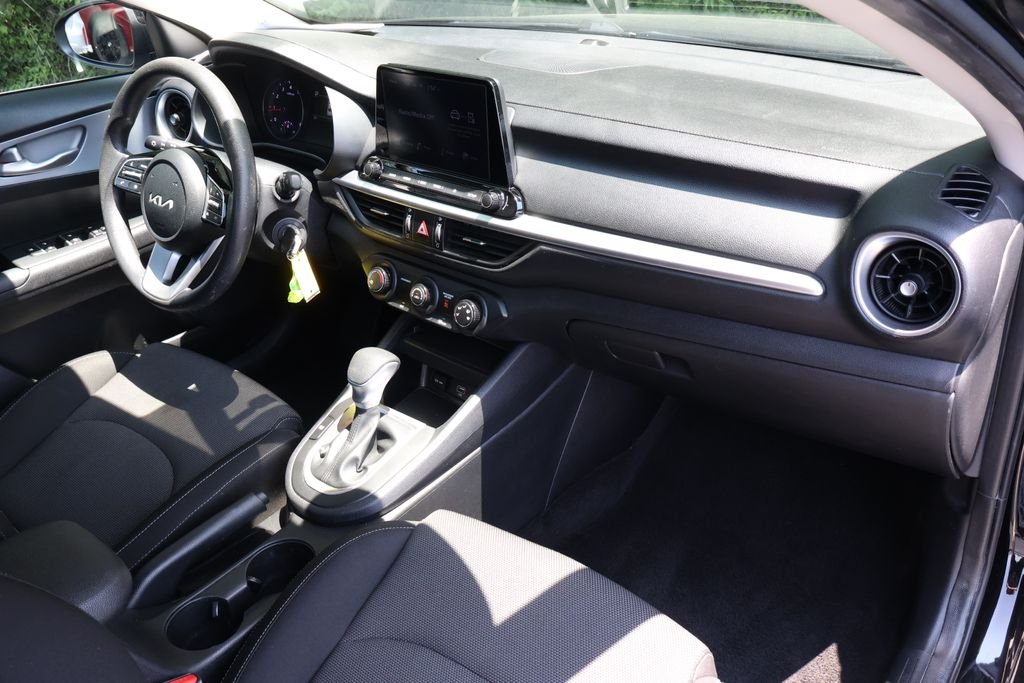 2024 Kia Forte LXS - Photo 35