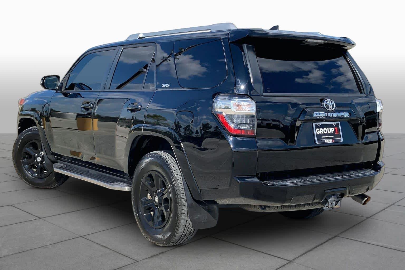 Used 2018 Midnight Black Metallic Toyota SR5 Premium image 12