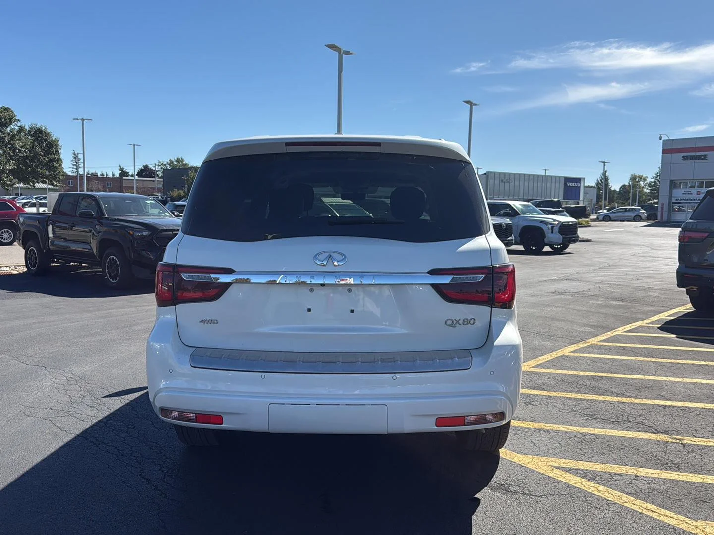 Used 2024 Moonstone White INFINITI LUXE image 4
