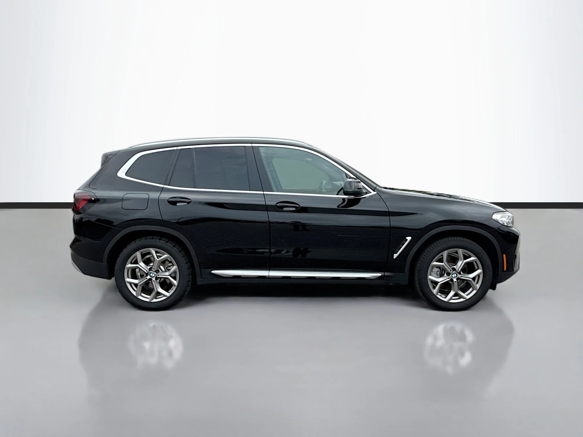 Used 2024 Black Sapphire Metallic BMW xDrive30i image 6