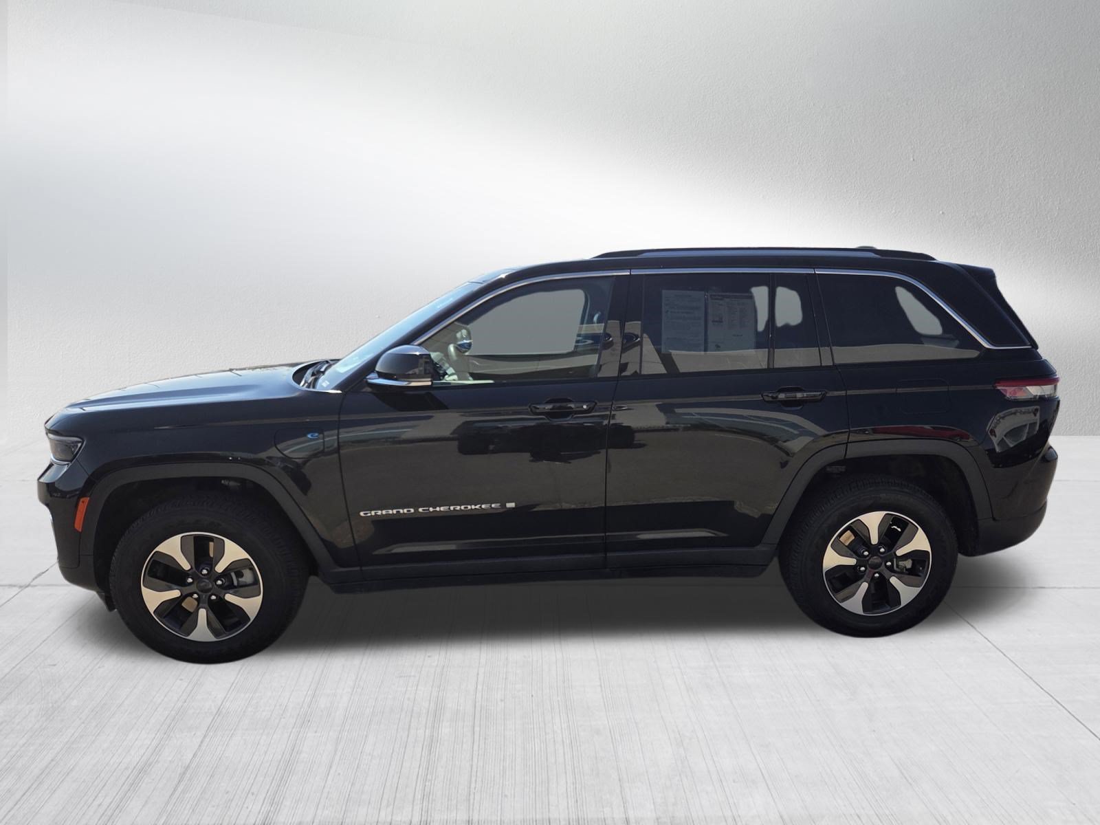 Used 2024 Diamond Black Jeep  image 4