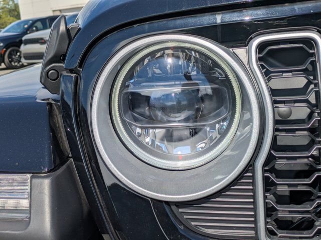 New 2025 Black Clear-Coat Exterior Paint Jeep Sahara image 10