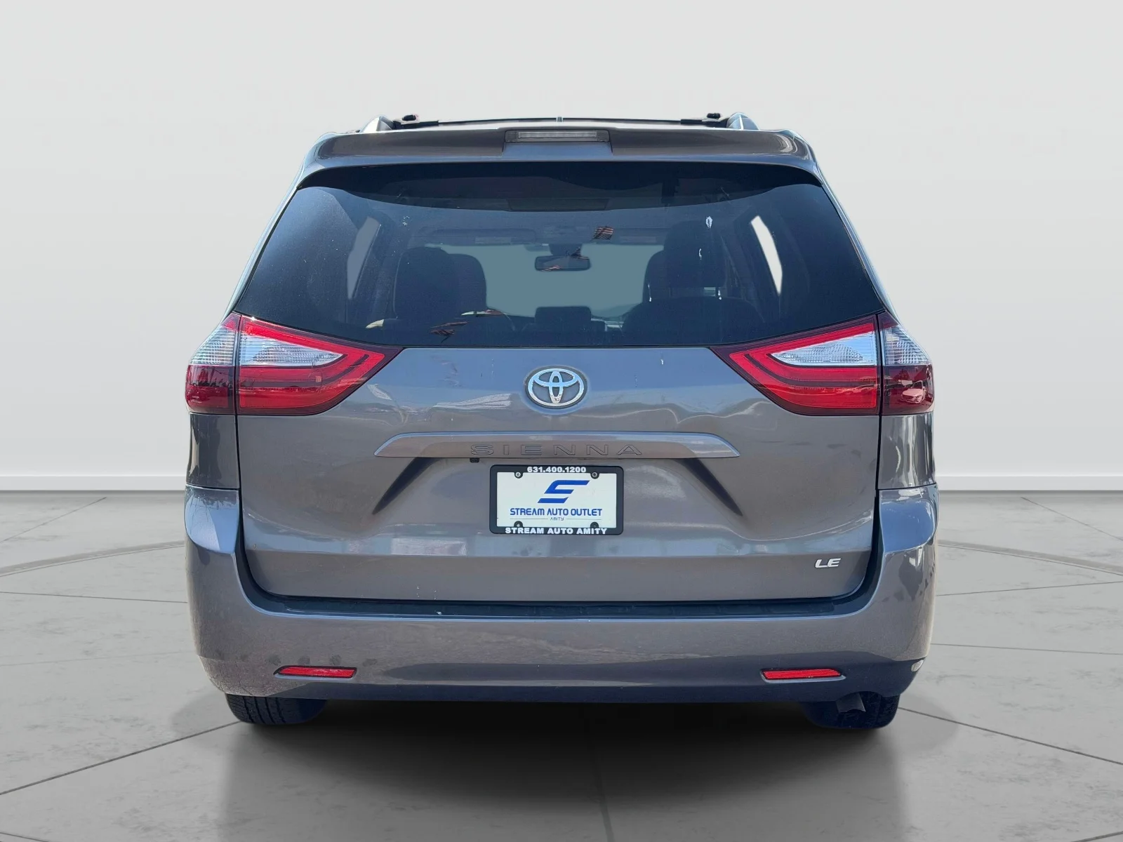 Used 2018 Gray Toyota LE image 5