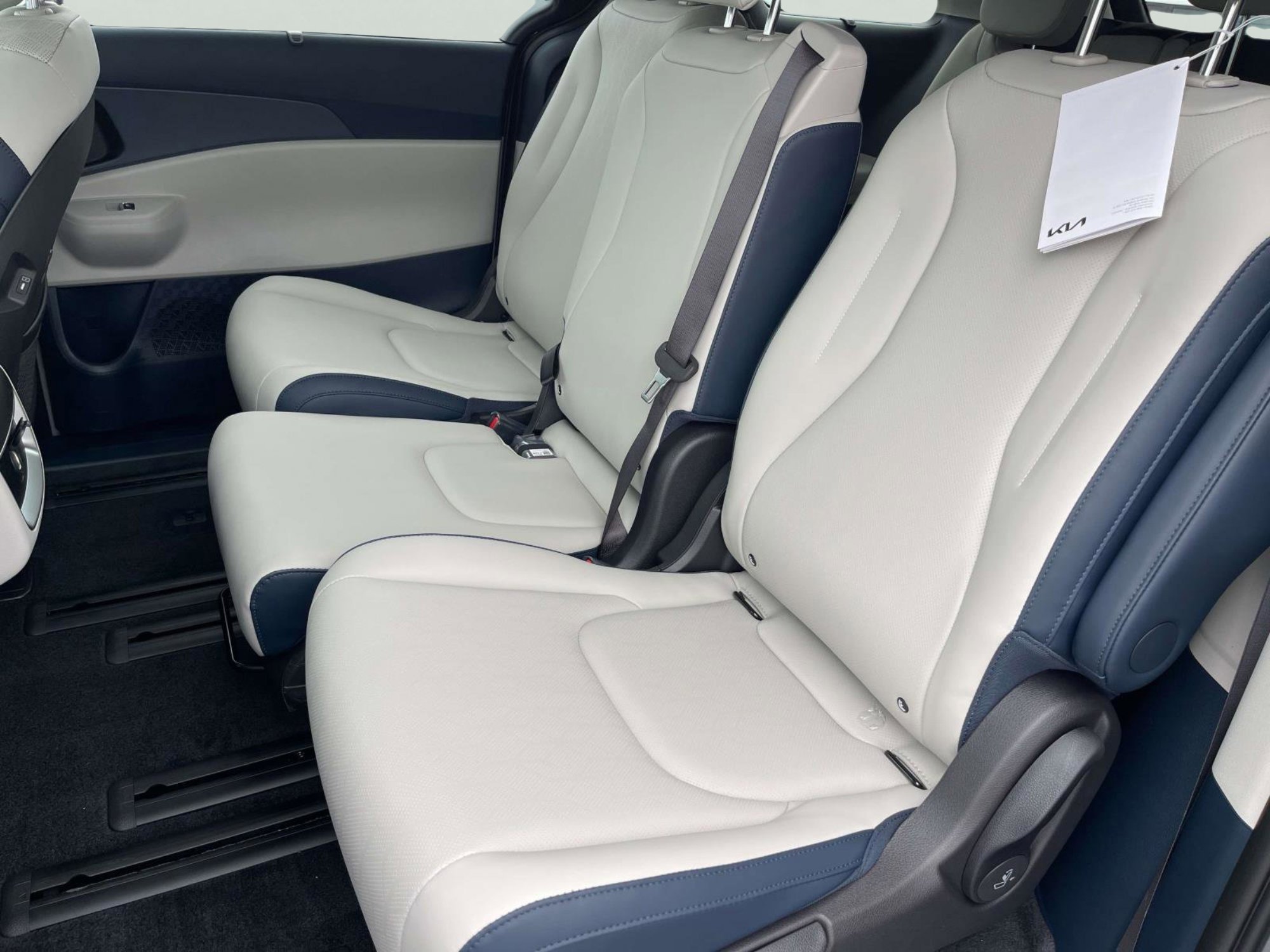 New 2026 Ceramic Silver Kia EX image 19