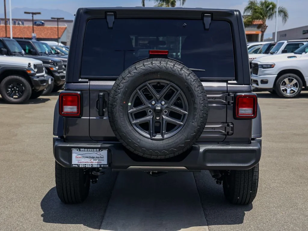 New 2026 Granite Crystal Metallic Clear-Coat Exterior Paint Jeep Sport image 5