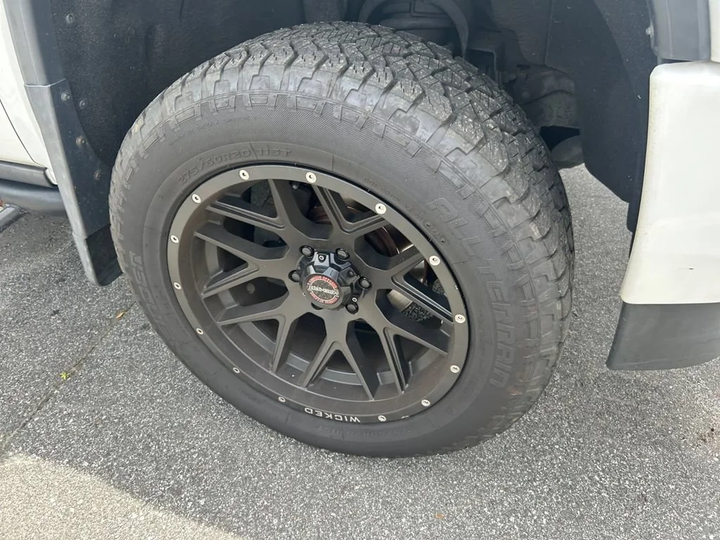 Used 2016 White GMC SLE image 3