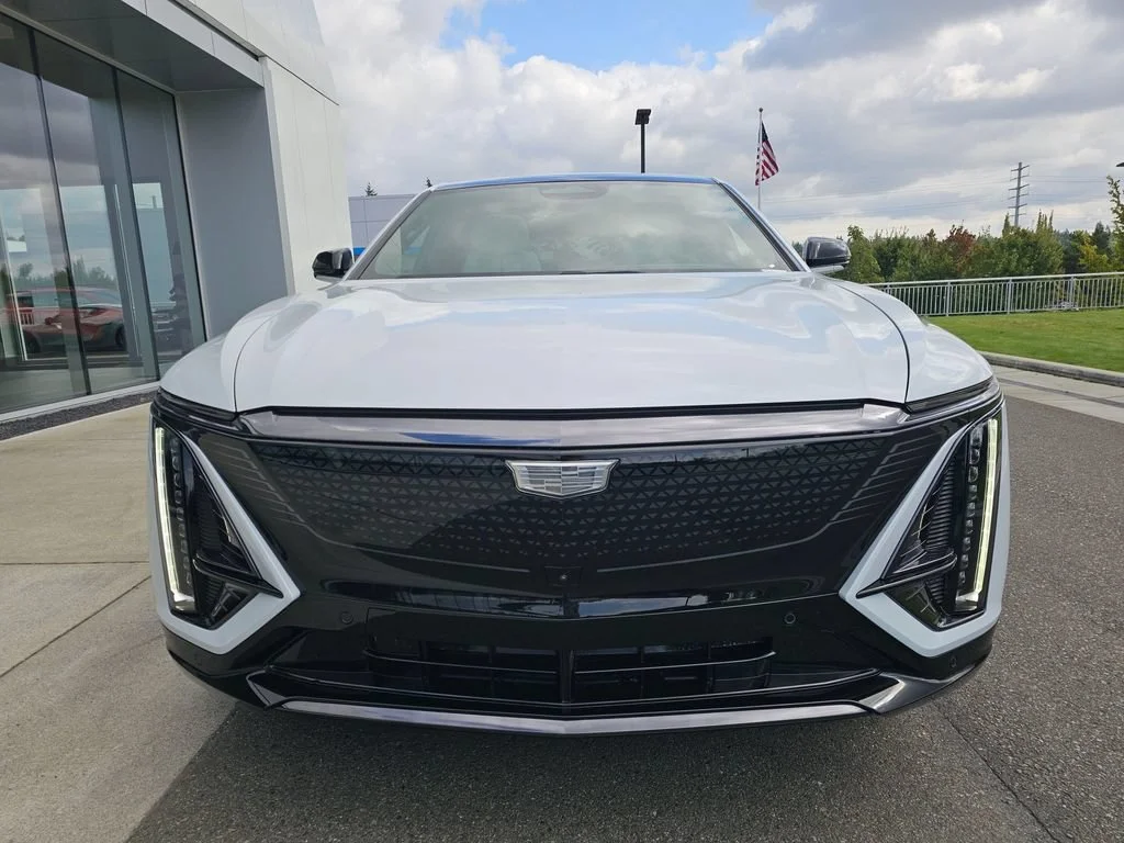 New 2027 Vibrant White Tricoat Cadillac Sport image 2